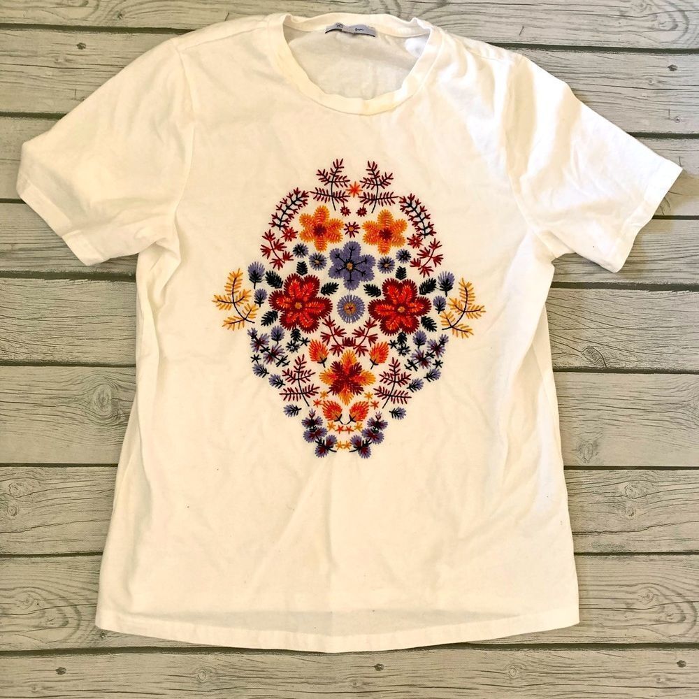 Polagram white embroidered flowers-medium
